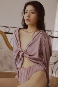 乌鸦嘴妙女郎